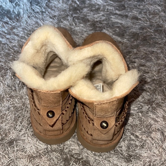 UGG Australian McKay Tan Suede - Faux Fur Shearling Lined Ankle Booties / Boots - Picture 4 of 7